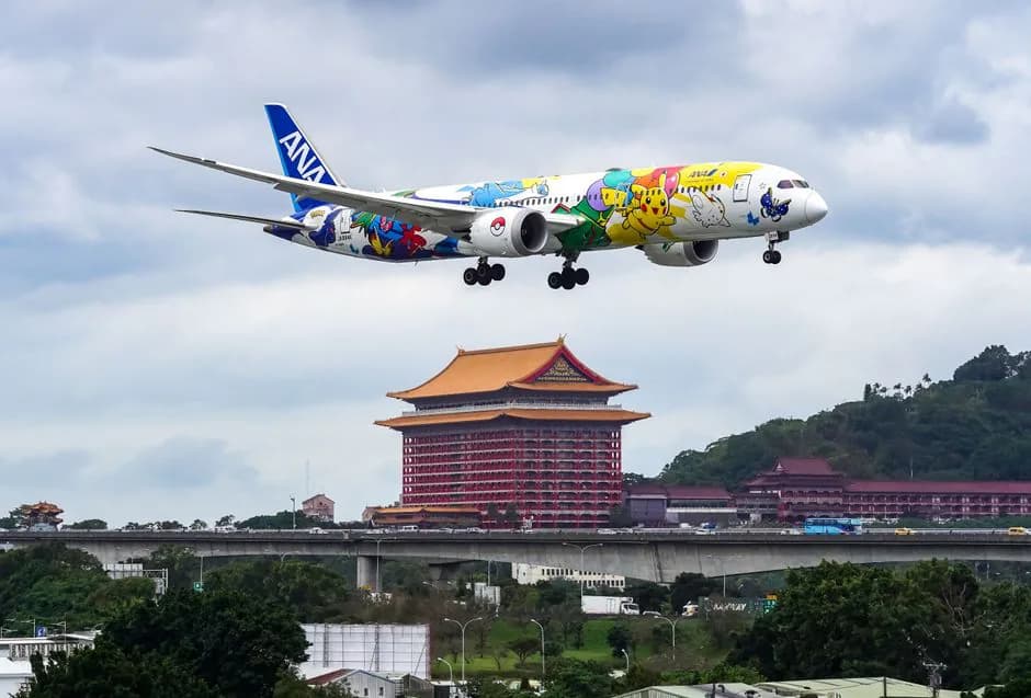 ANA Boeing 787-8 front view at Taipei Songshan Airport