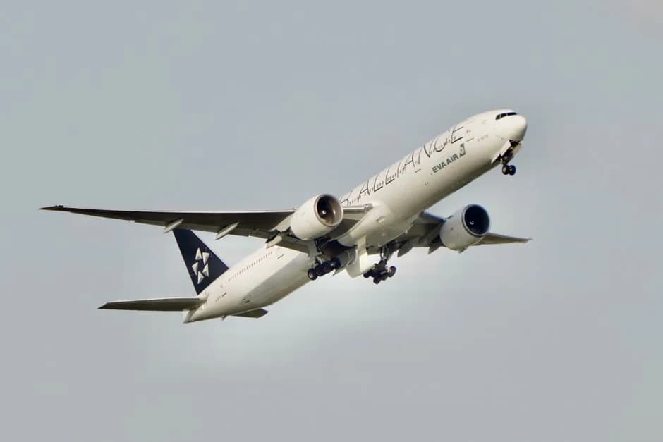 Air France Boeing 777-300ER in flight, one of the first long-haul aircraft to receive Starlink WiFi
